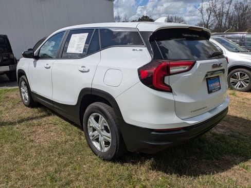 Used 2024 GMC Terrain SLE image 4