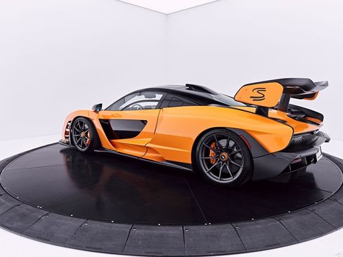 Used 2019 McLaren Senna RWD image 12