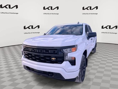 Used 2025 Chevrolet Silverado 1500 Custom image 1