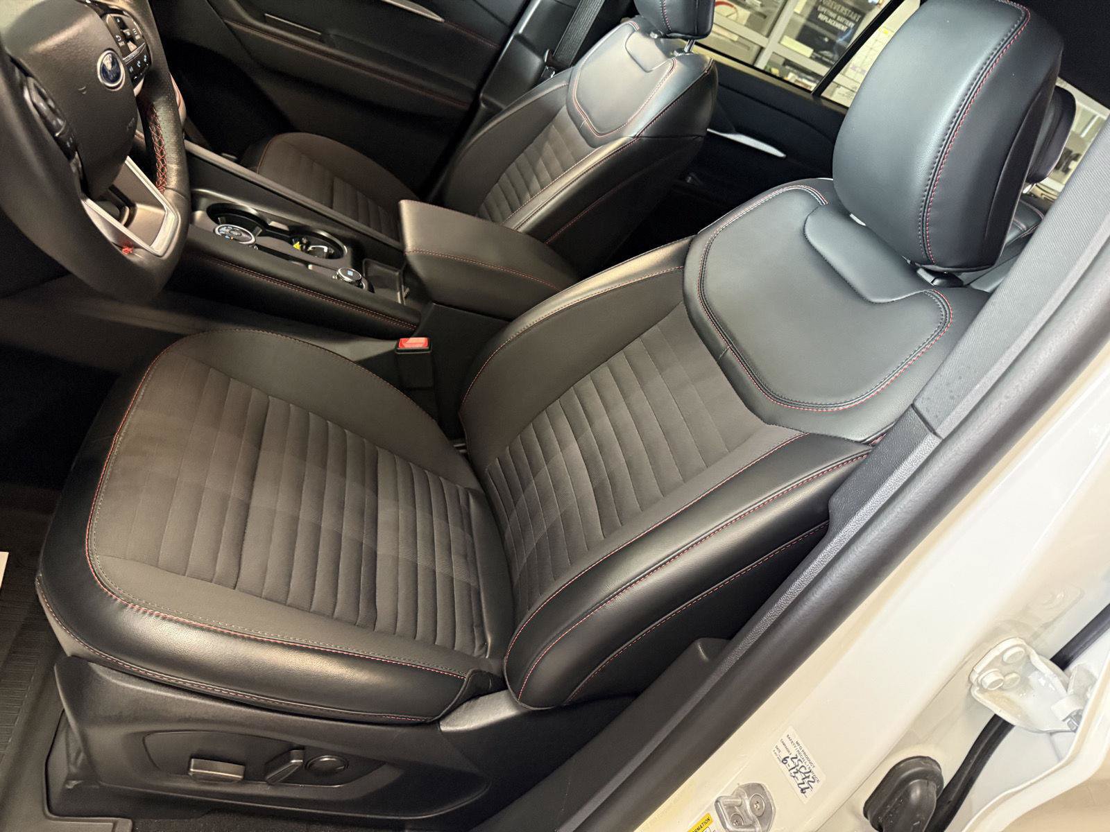Used 2025 Ford Explorer ST-Line w/ ST-Line Street Pack AWD/4WD image 29