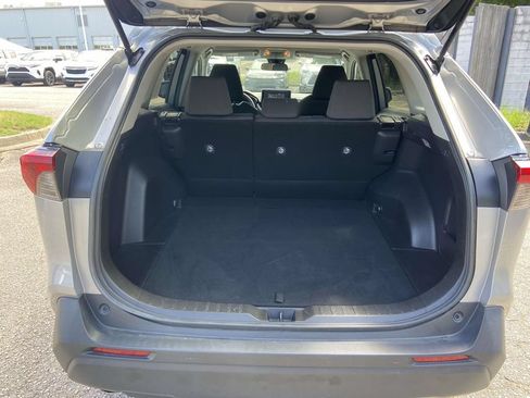 Used 2021 Toyota RAV4 XLE FWD image 8