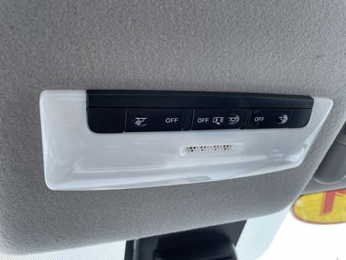 Used 2021 Nissan Versa SV image 37