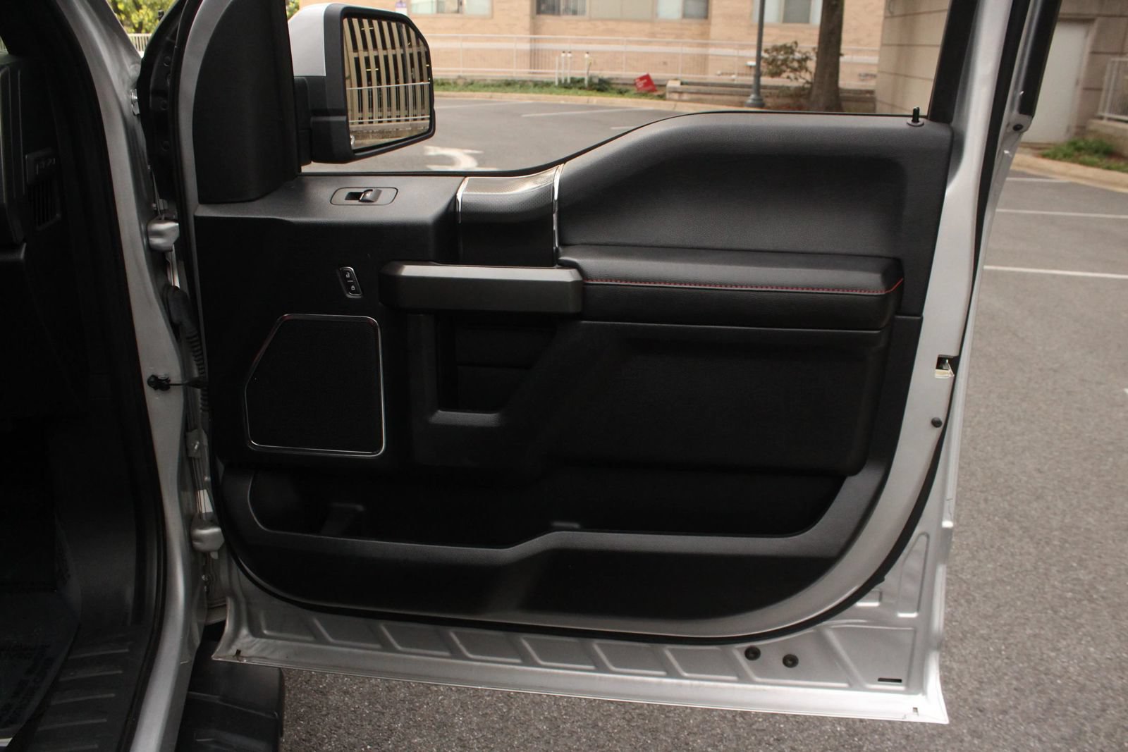 Used 2017 Ford F150 Lariat w/ Equipment Group 502A Luxury AWD/4WD image 26