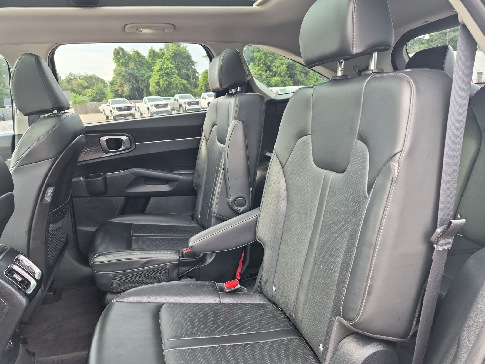 Used 2024 Kia Sorento EX w/ Panoramic Sunroof Package FWD image 25