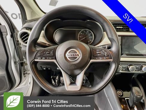 Used 2022 Nissan Versa SV FWD image 8