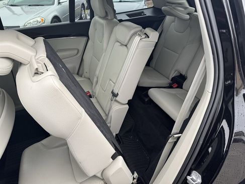 Used 2018 Volvo XC90 T6 Momentum w/ Convenience Package image 22