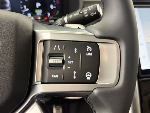 New 2026 Land Rover Discovery Limited Edition image 19