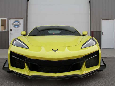 Used 2024 Chevrolet Corvette Z06 w/ Z07 Performance Package RWD image 7