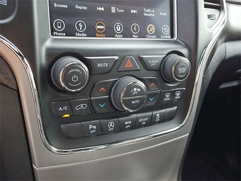 Used 2018 Jeep Grand Cherokee Altitude image 17