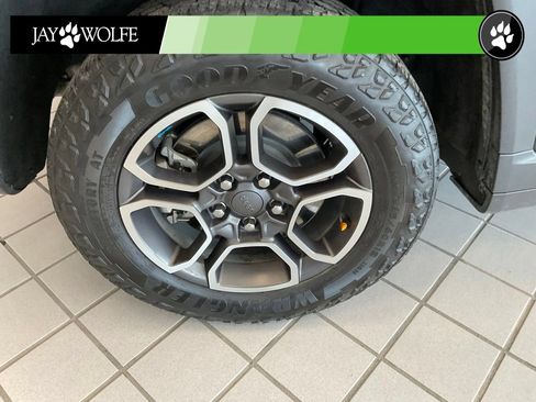 Used 2023 Jeep Grand Cherokee Trailhawk AWD/4WD image 8