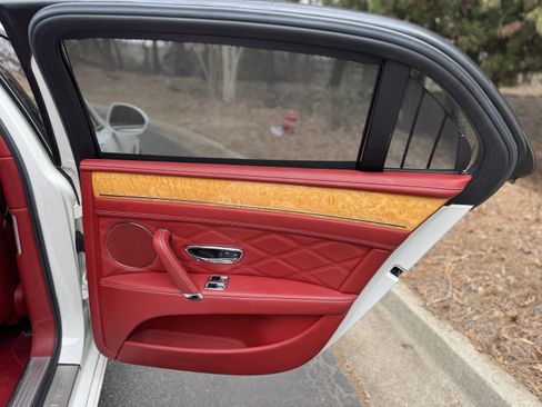 Used 2016 Bentley Flying Spur V8 image 33