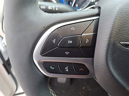 Certified 2024 Chrysler Pacifica Limited image 17