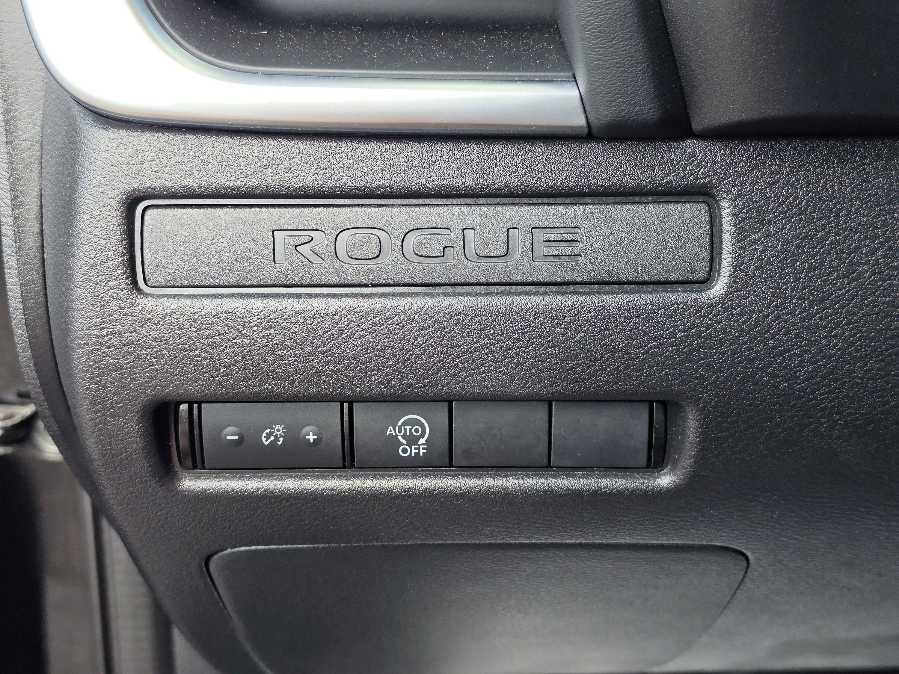 Used 2024 Nissan Rogue S AWD/4WD image 29