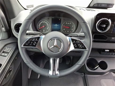 Used 2025 Mercedes-Benz Sprinter 2500 image 17