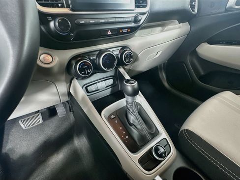 Used 2025 Hyundai Venue SEL FWD image 24