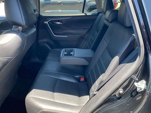 Used 2021 Toyota RAV4 XLE Premium FWD image 8