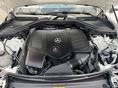 Used 2024 Mercedes-Benz GLC 300 4MATIC image 28
