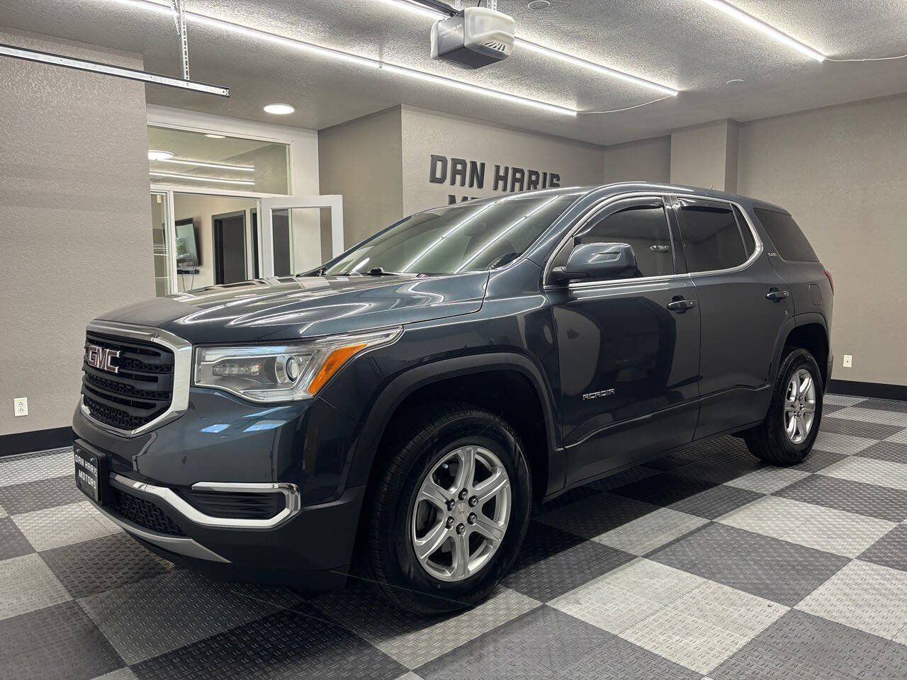 Used 2019 GMC Acadia SLE w/ LPO, Floor Liner Package FWD image 2