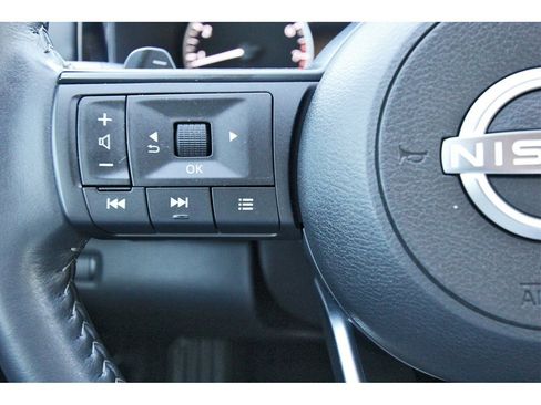 Used 2024 Nissan Pathfinder SV w/ Black Appearance Package image 11