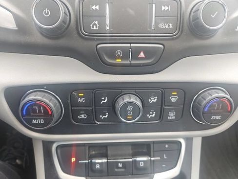 Used 2022 GMC Terrain SLT w/ Tech Package FWD image 8