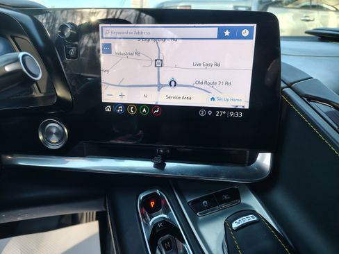 Used 2021 Chevrolet Corvette Stingray Premium Conv w/ Z51 Performance Package image 18