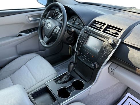 Used 2015 Toyota Camry LE image 8