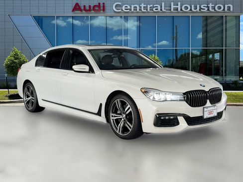 Used 2019 BMW 740i w/ Executive Package image 7
