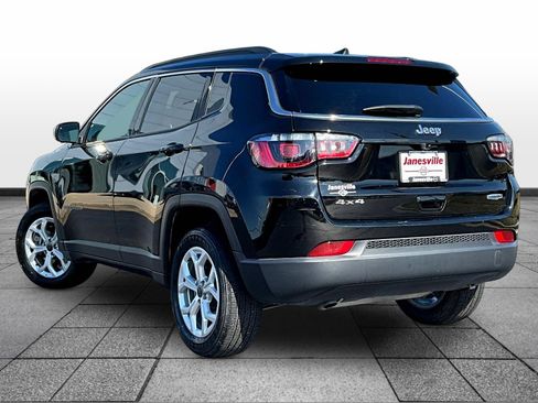 Used 2025 Jeep Compass Latitude w/ Sun & Sound Group AWD/4WD image 5