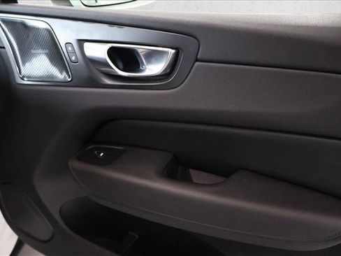 Used 2019 Volvo XC60 T6 Momentum w/ Multimedia Package image 25