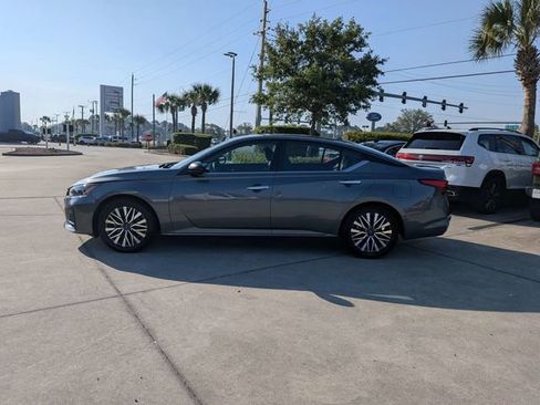 Used 2024 Nissan Altima 2.5 SV FWD image 6