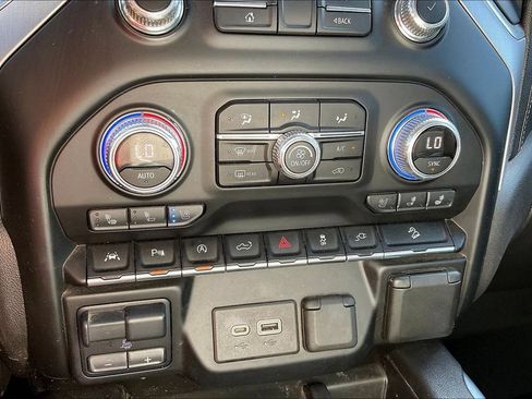 Used 2020 GMC Sierra 1500 SLT w/ SLT Premium Plus Package AWD/4WD image 29