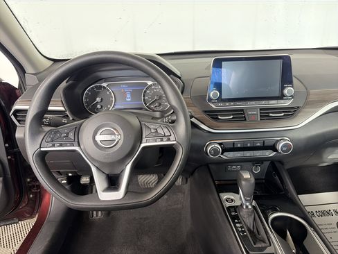 Certified 2024 Nissan Altima 2.5 SV image 3