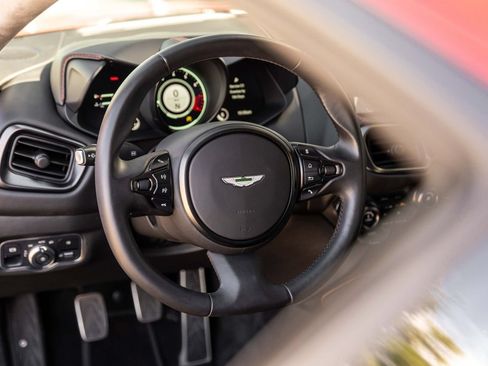 Used 2021 Aston Martin V8 Vantage Coupe RWD image 17