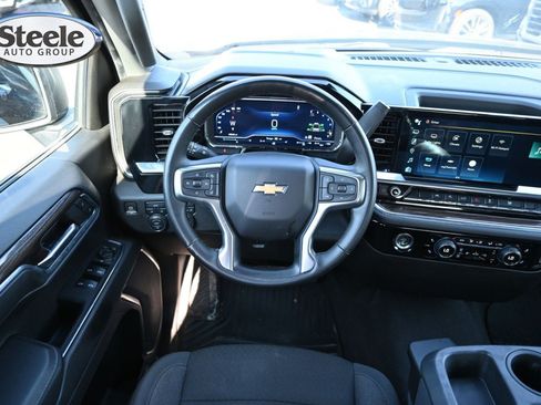 Used 2024 Chevrolet Silverado 1500 LT AWD/4WD image 9