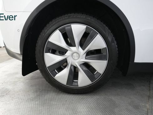 Used 2022 Tesla Model Y Long Range AWD/4WD image 22