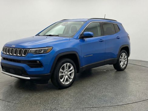 Used 2025 Jeep Compass Limited image 3