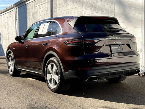Certified 2023 Porsche Cayenne image 3