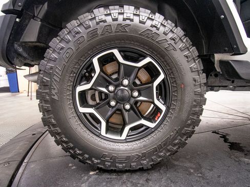 Used 2024 Jeep Wrangler Unlimited Rubicon AWD/4WD image 36