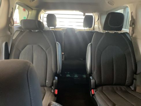 Used 2023 Chrysler Voyager LX image 22