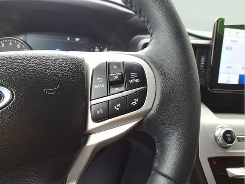 Used 2023 Ford Explorer XLT AWD/4WD image 16
