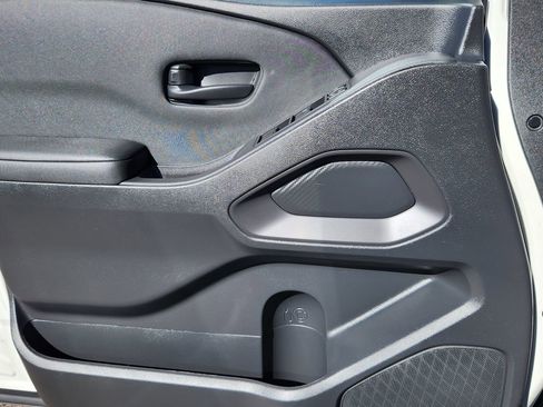 Certified 2024 Nissan Frontier S image 8