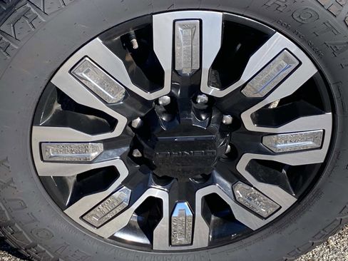 Used 2024 GMC Sierra 3500 Denali image 25