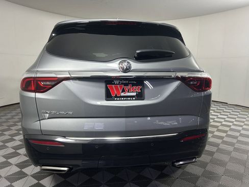 Used 2024 Buick Enclave Essence image 5