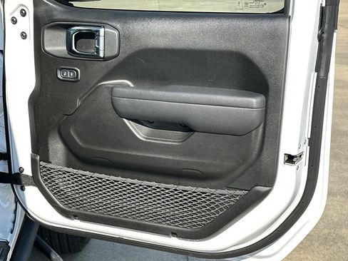 Used 2025 Jeep Wrangler Unlimited Sport AWD/4WD image 15