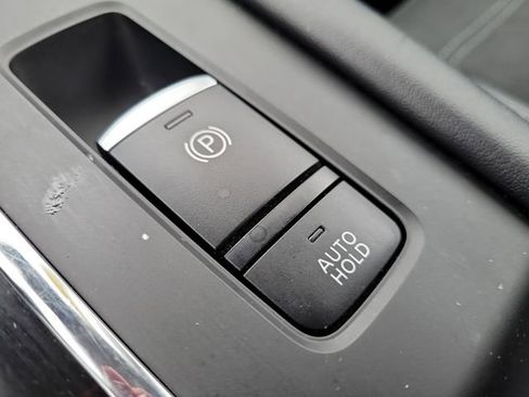 Used 2024 Mitsubishi Outlander SE image 32