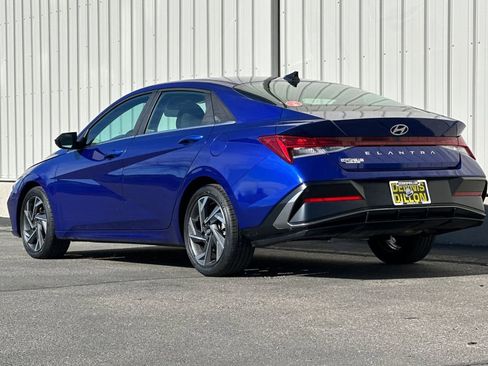 Used 2024 Hyundai Elantra SEL w/ Convenience Package image 6