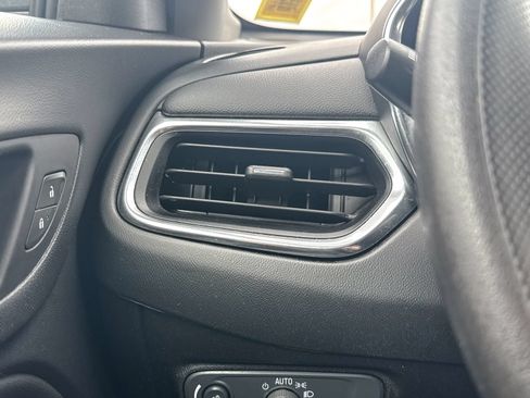 Used 2022 Chevrolet Equinox LT AWD/4WD image 41