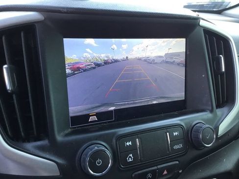 Used 2023 GMC Terrain SLT AWD/4WD image 16
