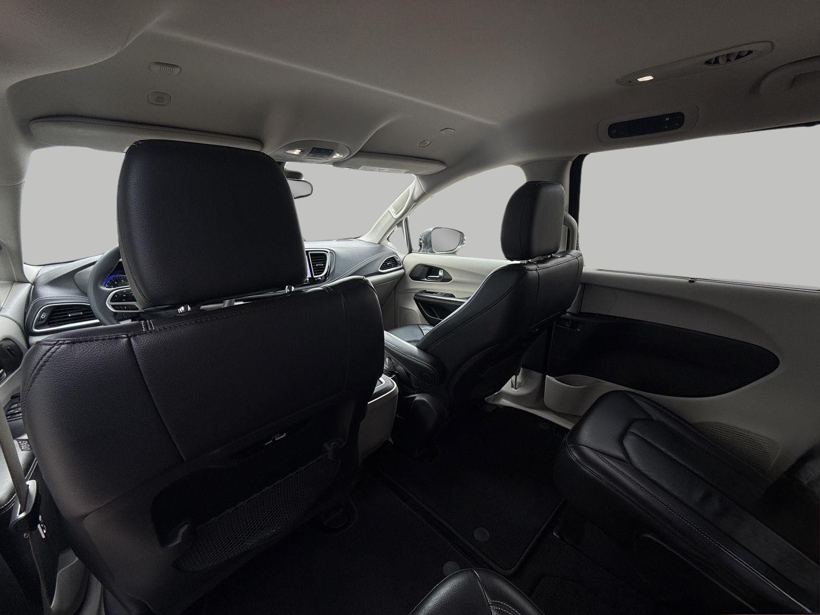 Used 2022 Chrysler Pacifica Touring-L AWD/4WD image 30