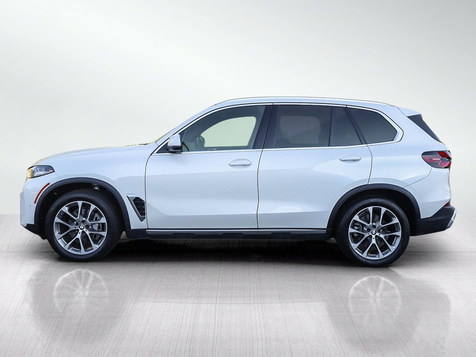 Used 2024 BMW X5 xDrive40i AWD/4WD image 2